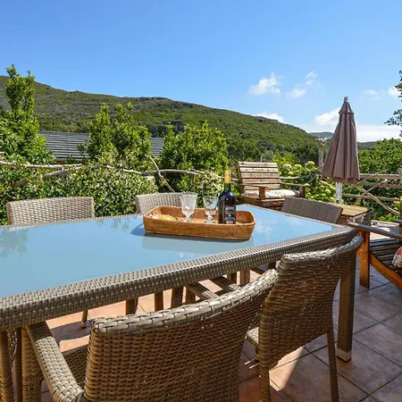 Beautiful In With 4 Bedrooms And Wifi Holiday home