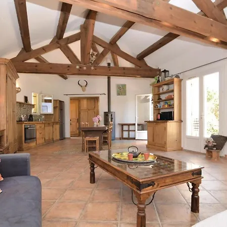 Beautiful In With 4 Bedrooms And Wifi Holiday home *