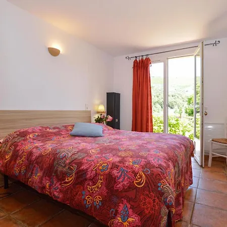 Beautiful In With 4 Bedrooms And Wifi Holiday home *