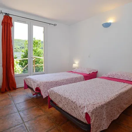 Beautiful In With 4 Bedrooms And Wifi Holiday home