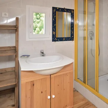 Beautiful In With 4 Bedrooms And Wifi